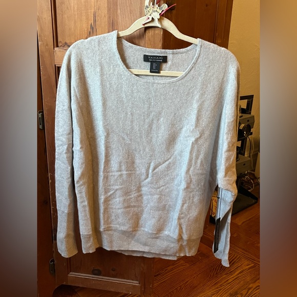Tahari 100% Cashmere Gray Sweater NWT - Picture 1 of 5